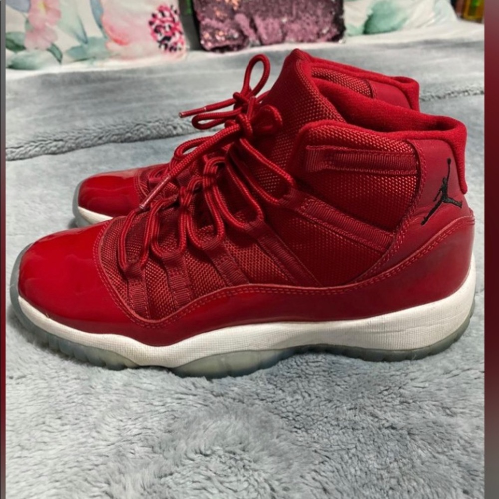 Air Jordan 11 Win Like 96 Gym Red Size 6.5Y Sneaker